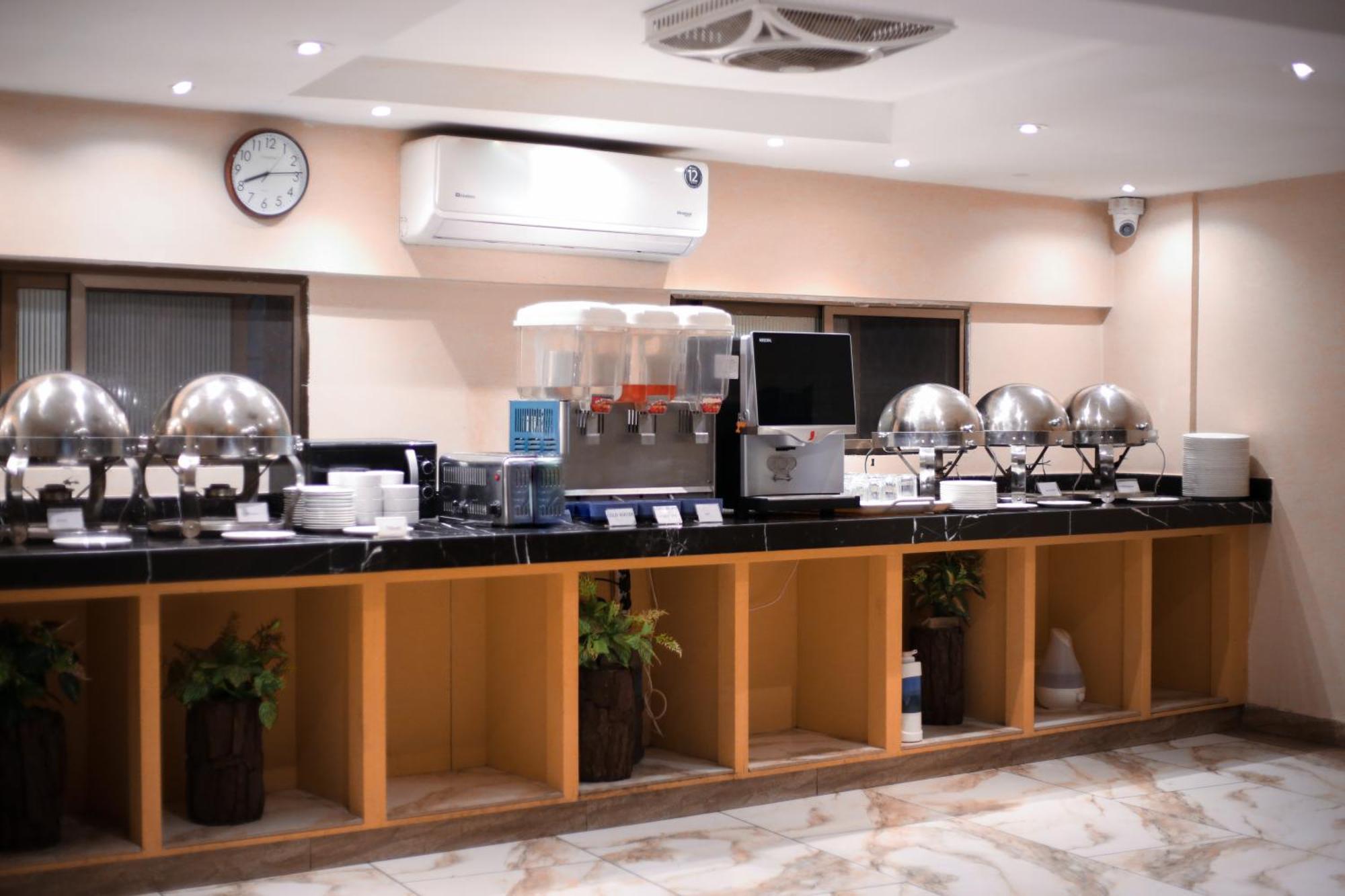Hotel Pearl Inn Karachi Bagian luar foto