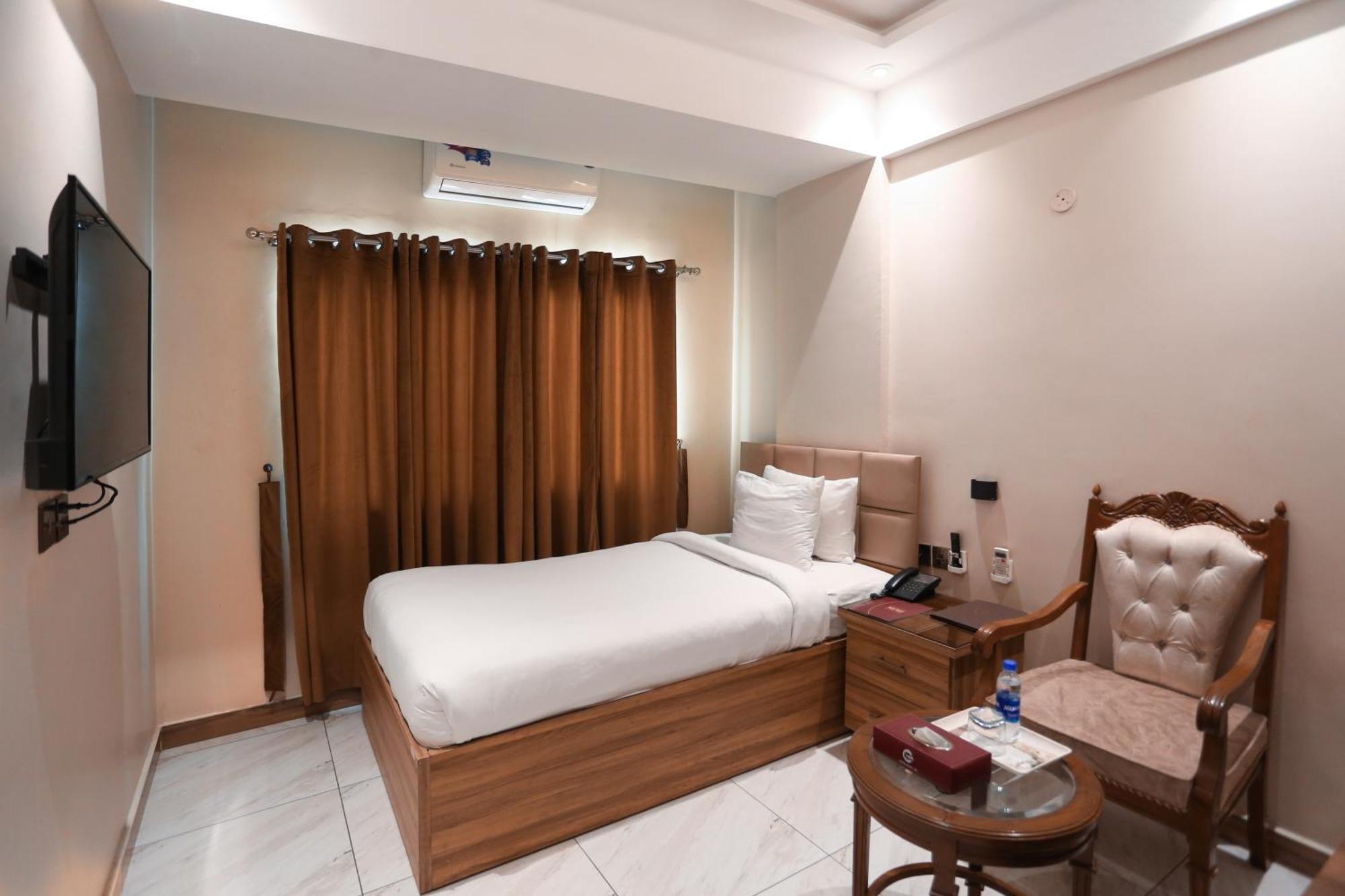 Hotel Pearl Inn Karachi Bagian luar foto