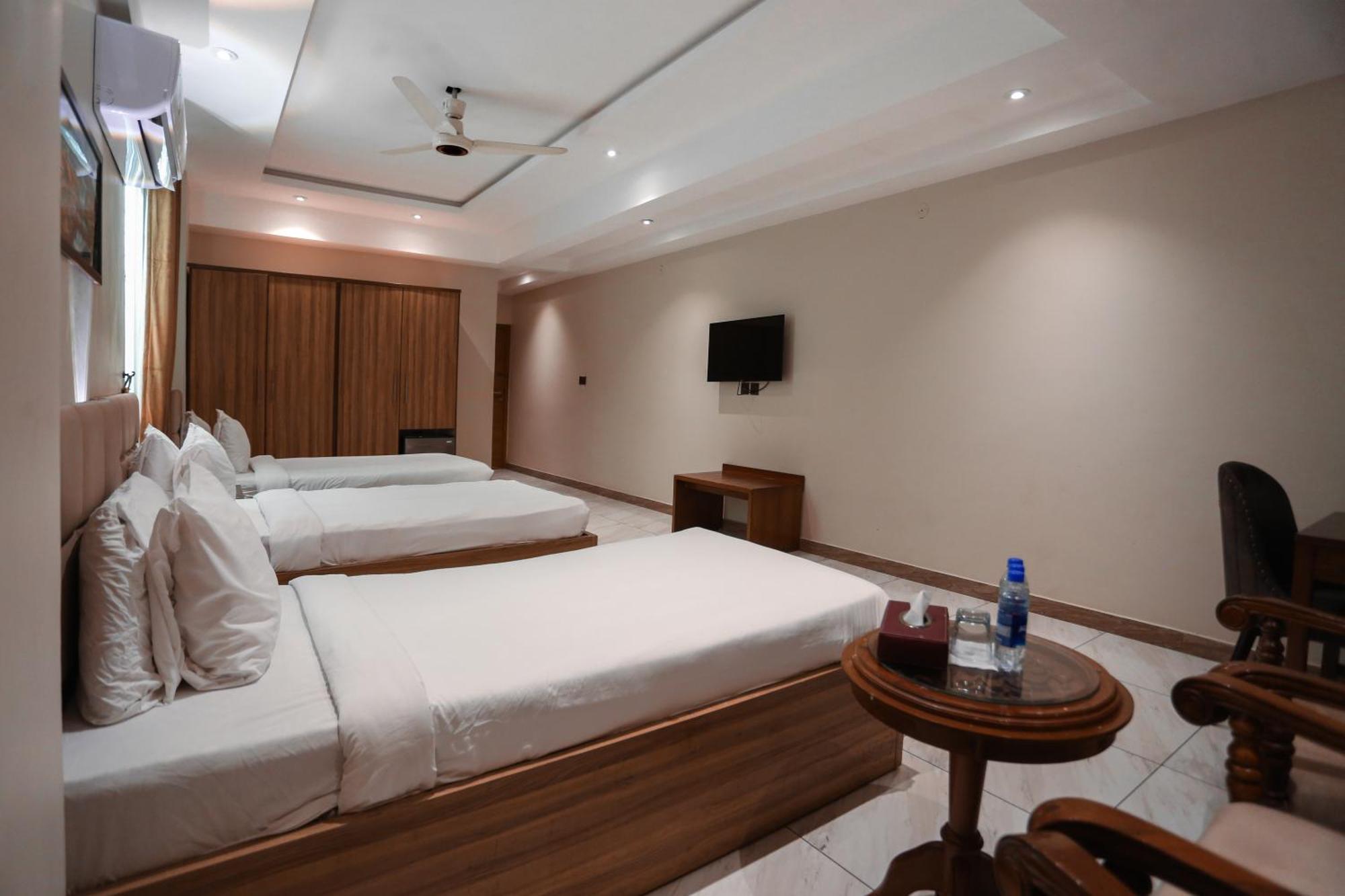 Hotel Pearl Inn Karachi Bagian luar foto